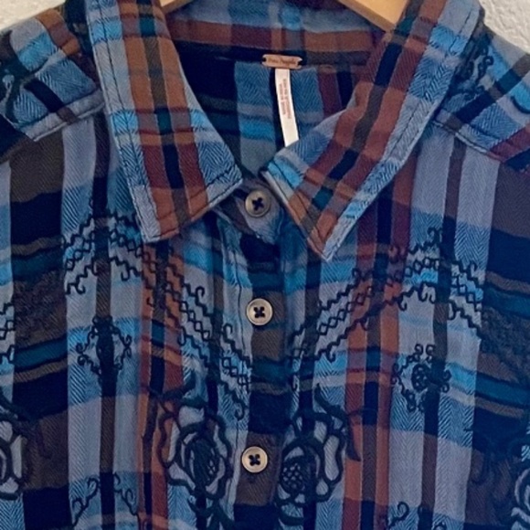NWOT FREE PEOPLE Year-Round Light-Weight Gauze-Flannel Embroidered Top - Picture 2 of 6